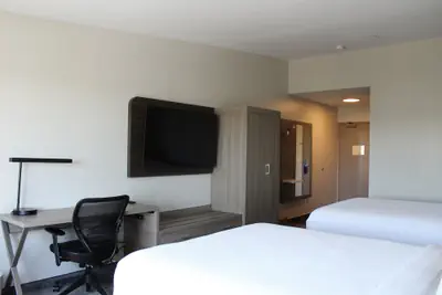 Photo 3 - Holiday Inn Express Bakersfield by IHG