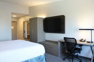 Photo 4 - Holiday Inn Express Bakersfield by IHG