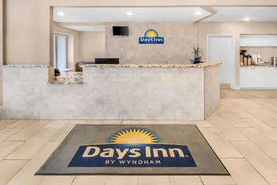 Photo 5 - Days Inn by Wyndham Columbus East Airport