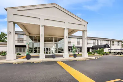 Photo 2 - Days Inn by Wyndham Columbus East Airport