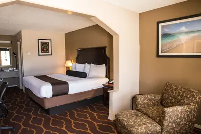 Photo 5 - Mockingbird Inn & Suites