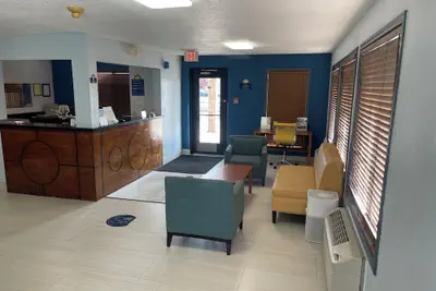 Photo 5 - Days Inn by Wyndham Muncie -Ball State University