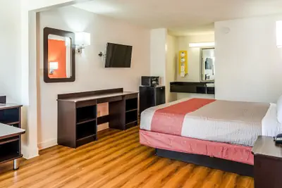Photo 5 - Motel 6 Saraland, AL