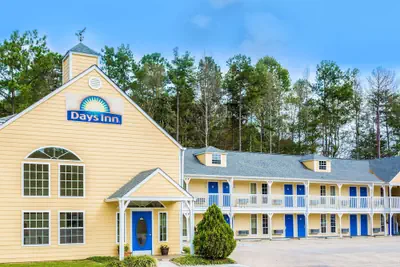 Photo 2 - Days Inn by Wyndham Cornelia