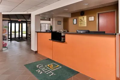 Photo 4 - Quality Inn & Suites Matteson near I-57