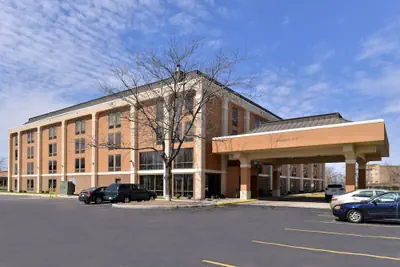 Photo 2 - Quality Inn & Suites Matteson near I-57