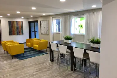 Photo 3 - Days Inn & Suites by Wyndham Cincinnati North