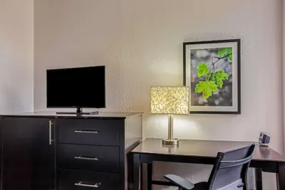Photo 5 - La Quinta Inn & Suites by Wyndham Miami Lakes
