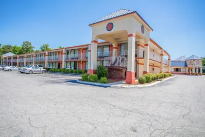 Photo 2 - OYO Hotel Greensboro East I 40