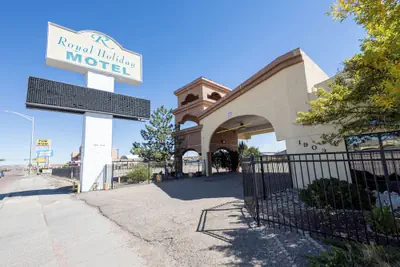 Photo 2 - Royal Holiday Motel By Belvilla Gallup I-40