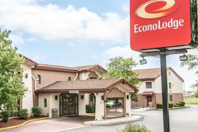 Photo 2 - Econo Lodge Kalamazoo near Wings Stadium