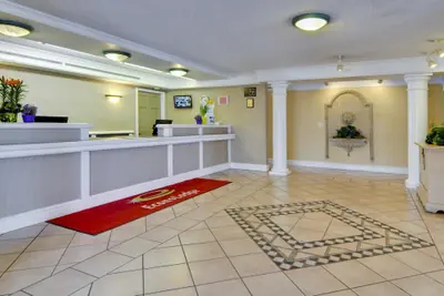 Photo 5 - Econo Lodge Kalamazoo near Wings Stadium