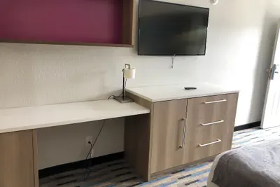 Photo 4 - All Seasons Inn & Suites
