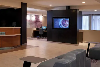 Photo 4 - Courtyard by Marriott Detroit Metropolitan Airport Romulus
