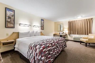 Photo 2 - Red Roof Inn Cleveland Airport-Middleburg Heights