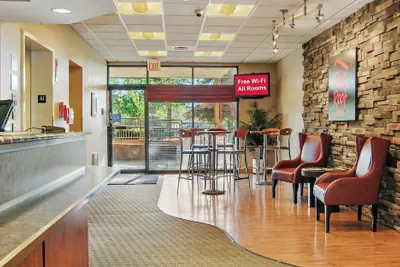 Photo 3 - Red Roof Inn Cleveland Airport-Middleburg Heights
