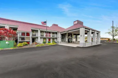 Photo 2 - Red Roof Inn Kingsport