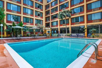 Photo 2 - Quality Inn & Suites Montebello - Los Angeles