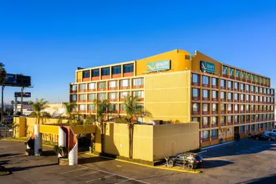 Photo 2 - Quality Inn & Suites Montebello - Los Angeles