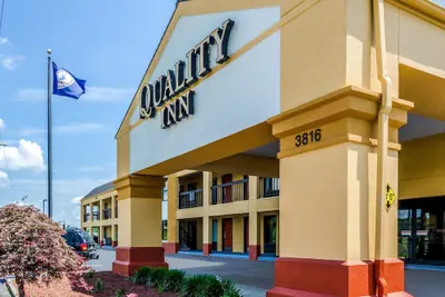 Photo 2 - Quality Inn Tanglewood