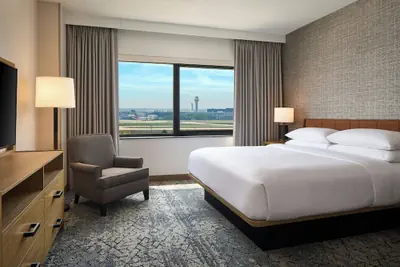 Photo 2 - Sheraton Suites Chicago O'Hare