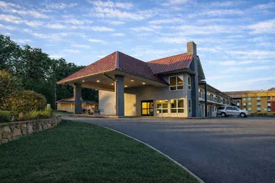 Photo 2 - Quality Inn Kodak Sevierville