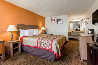 Photo 3 - Days Inn by Wyndham Norfolk Airport