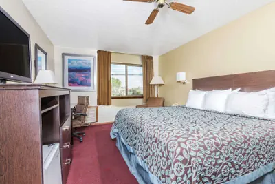 Photo 5 - Days Inn by Wyndham Pueblo