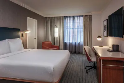Photo 2 - Courtyard by Marriott Boston Downtown