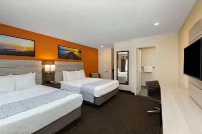 Photo 5 - Days Inn by Wyndham Monterey-Fisherman's Wharf Aquarium