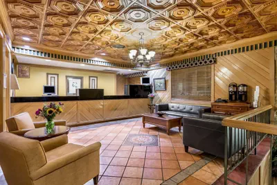 Photo 3 - Days Inn by Wyndham Pensacola - Historic Downtown
