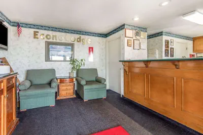 Photo 3 - Econo Lodge Castro Valley I-580