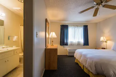 Photo 4 - Coral Reef Inn & Suites