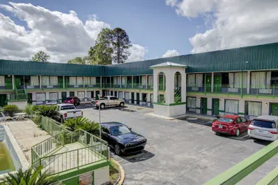 Photo 2 - OYO Hotel Douglas GA US-441