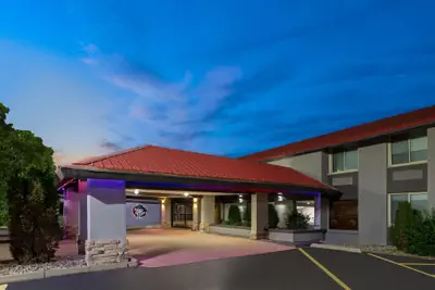 Photo 2 - AmericInn by Wyndham Appleton Downtown