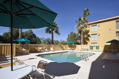 Photo 2 - La Quinta Inn by Wyndham Phoenix Sky Harbor Airport