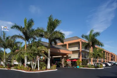 Photo 2 - Days Inn by Wyndham Sarasota Bay