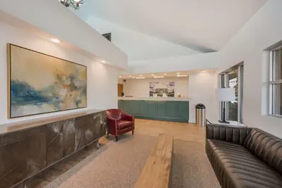 Photo 4 - Best Western University Inn