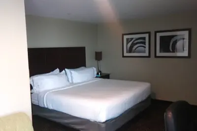 Photo 4 - Holiday Inn Express & Suites Pittsburgh West - Greentree by IHG