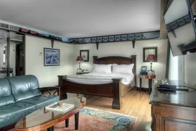 Photo 5 - Dinah's Garden Hotel