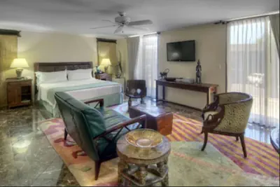 Photo 4 - Dinah's Garden Hotel