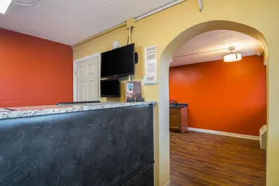 Photo 3 - Econo Lodge South Holland - Chicago Southland