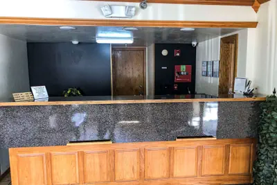 Photo 2 - Econo Lodge Oklahoma City Northeast