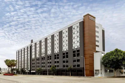 Photo 2 - Hilton Garden Inn LAX Los Angeles Airport