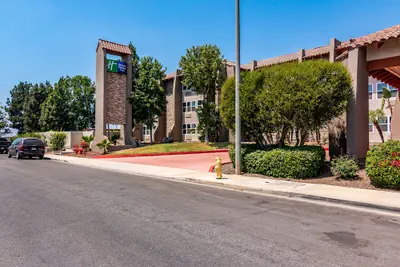 Photo 2 - Holiday Inn Express & Suites Camarillo by IHG