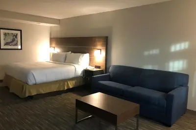 Photo 4 - Holiday Inn Express & Suites Camarillo by IHG