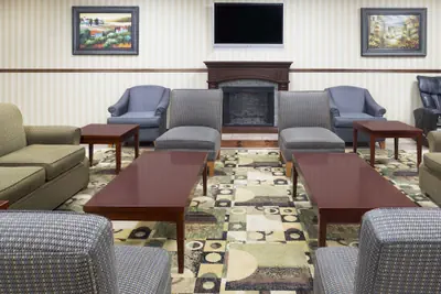 Photo 2 - Days Inn by Wyndham Columbus-North Fort Moore