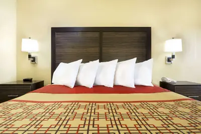 Photo 5 - Days Inn by Wyndham Columbus-North Fort Moore