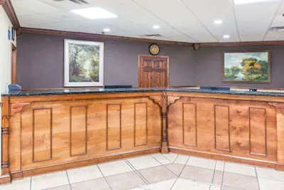 Photo 3 - Days Inn by Wyndham Columbus-North Fort Moore