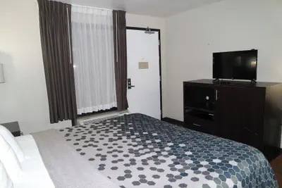 Photo 2 - Travelodge by Wyndham North Charleston